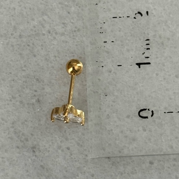 COPY - Gold Flower Crystal Cartilage Earring Brand New - Picture 4 of 4